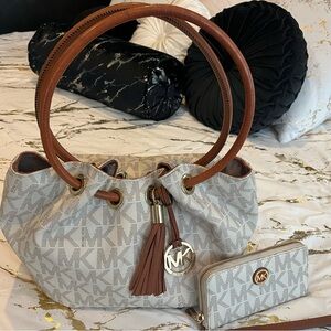 Michael Kors handbag & wallet set,beige leather, brown leather handles/trim gold